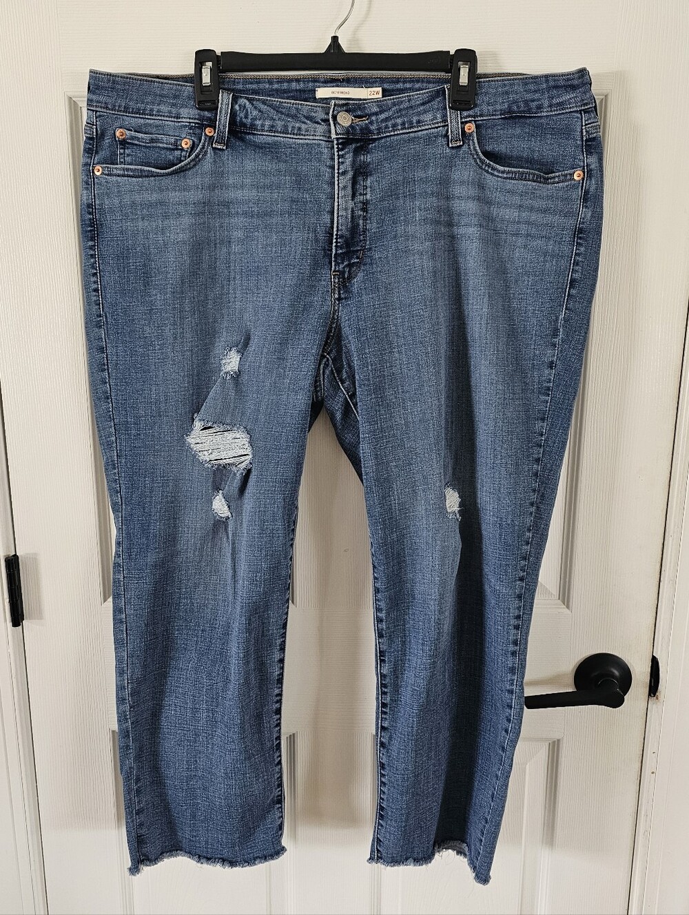 Women's Levi's Boyfriend Jeans size 22W Distressed Raw Hem Relaxed Fit EUC